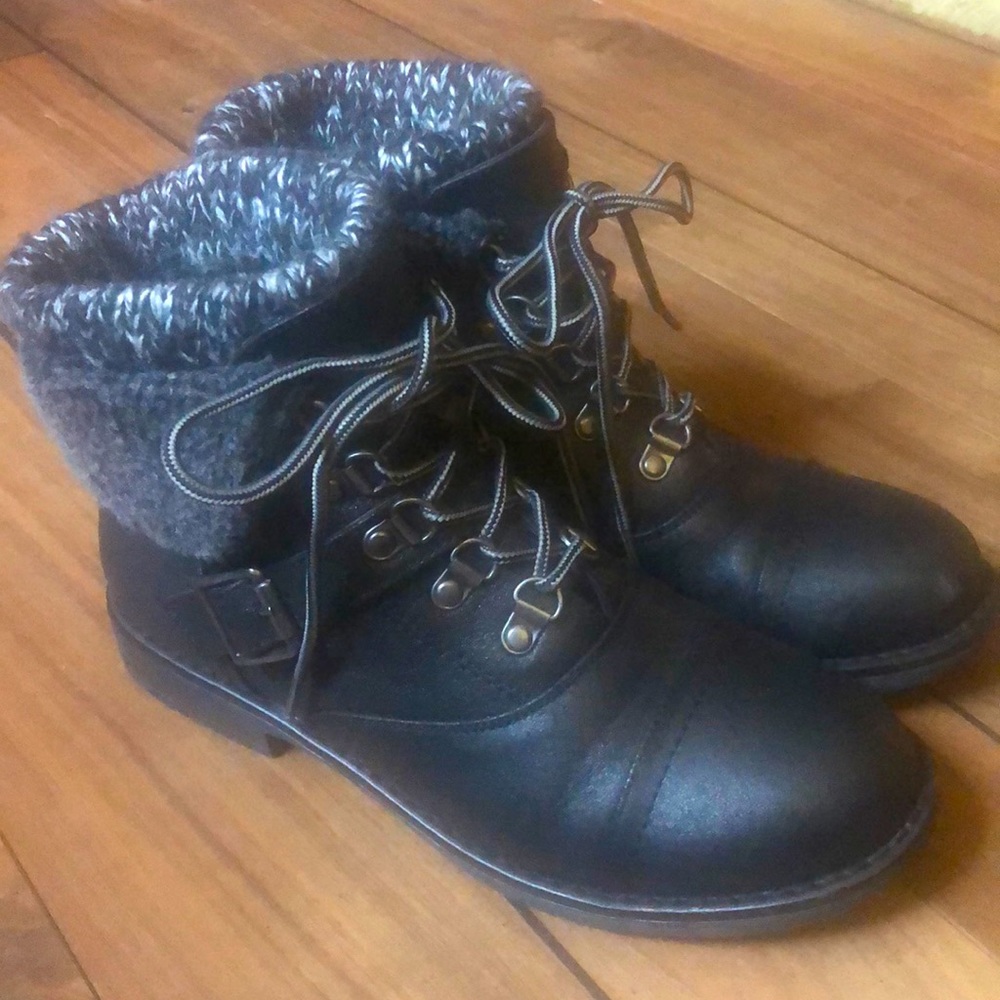 Cliff’s by White Mountain lace up boots